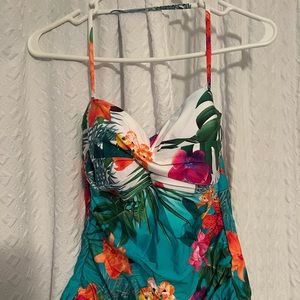Lablanca tankini bathing suit top. NWT’s Size 10
